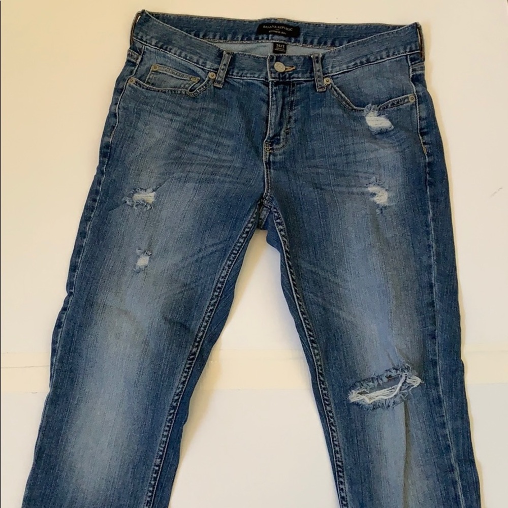Ankle distressed cropped boyfriend jean